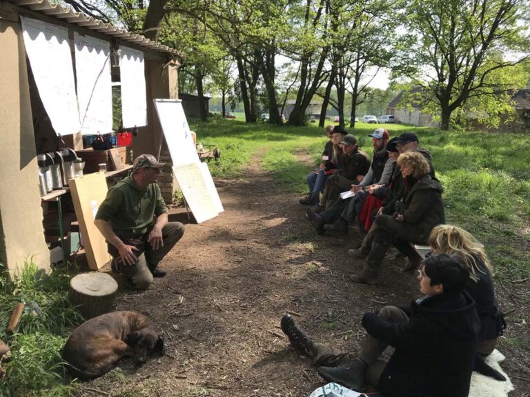 Outdoor-Seminar mit Gruppe und Hund