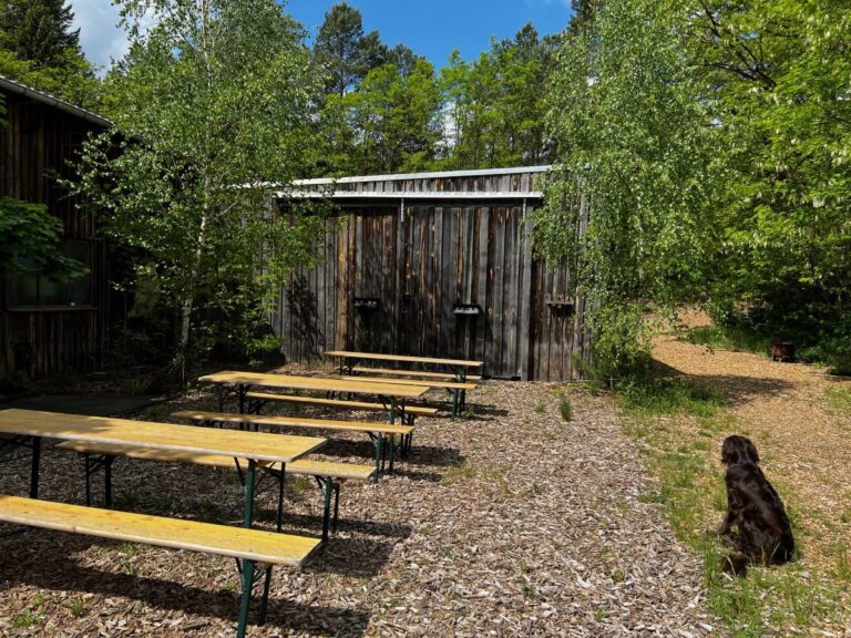 Birtischgarnituern im Freien