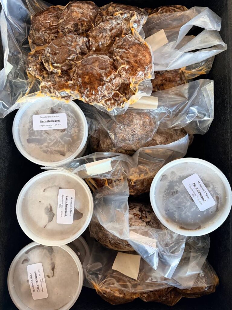 Eingeschweißte Buletten und Wildragout