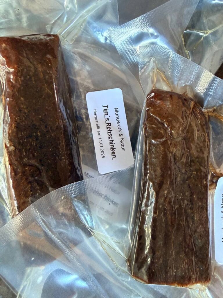 Zwei Stücke eingeschweißter Schunken vom Wild